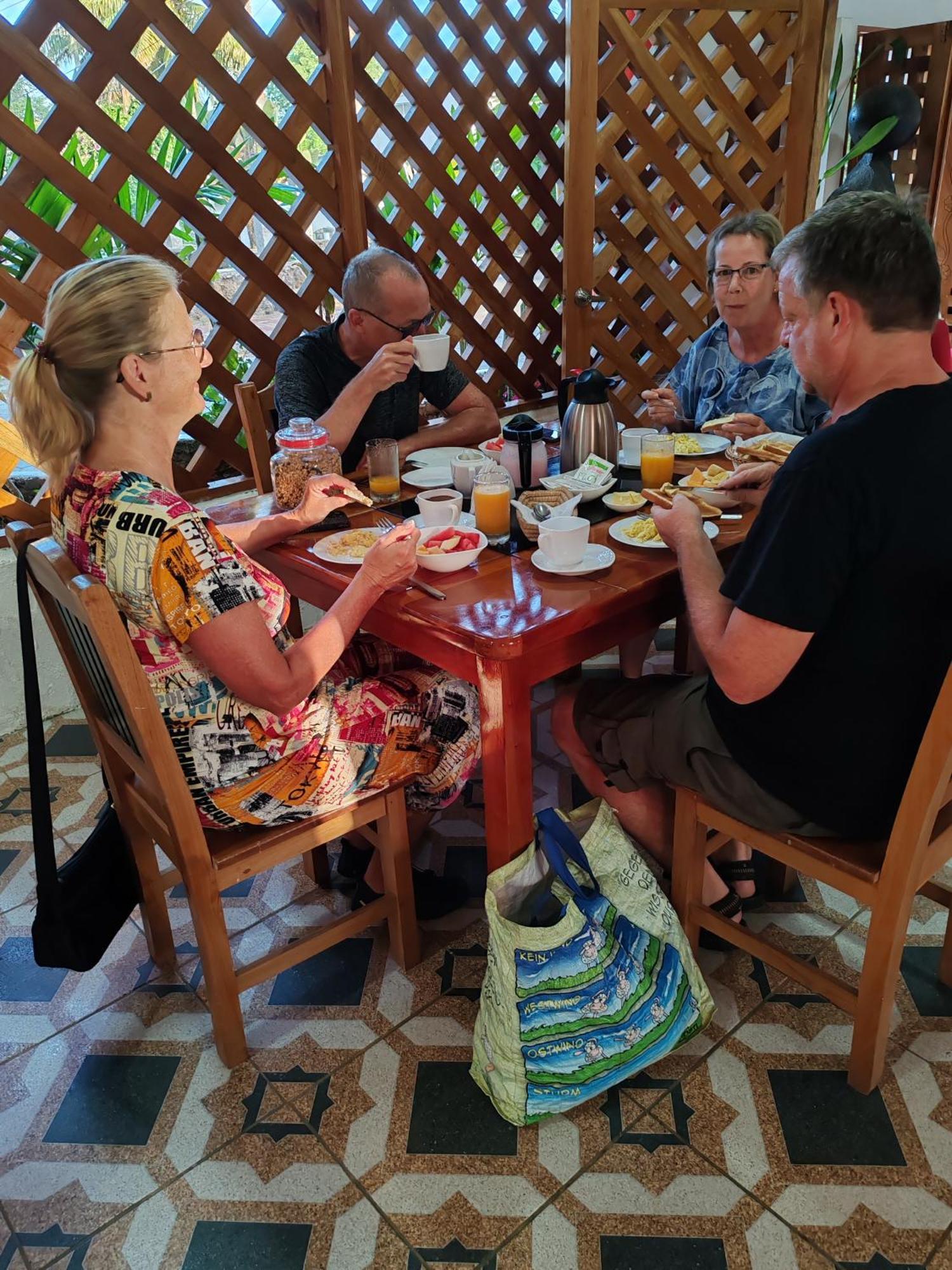 Royal Galapagos Inn 巴克里索莫雷诺港 外观 照片