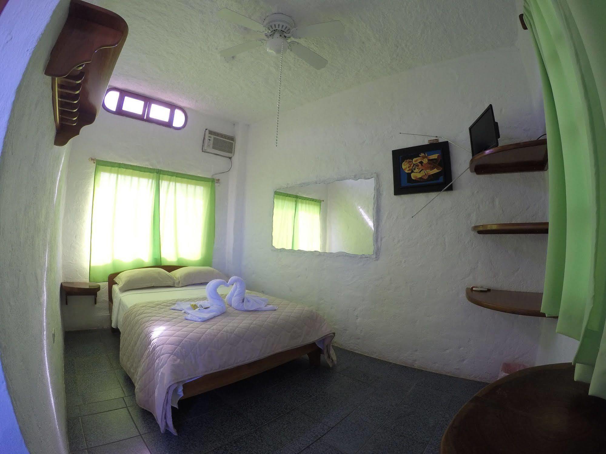 Royal Galapagos Inn 巴克里索莫雷诺港 外观 照片